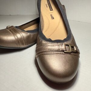 CLARKS Collection Women's Bronze Metallic Brown Flats 8.5 Cushioned Slip-on Comf